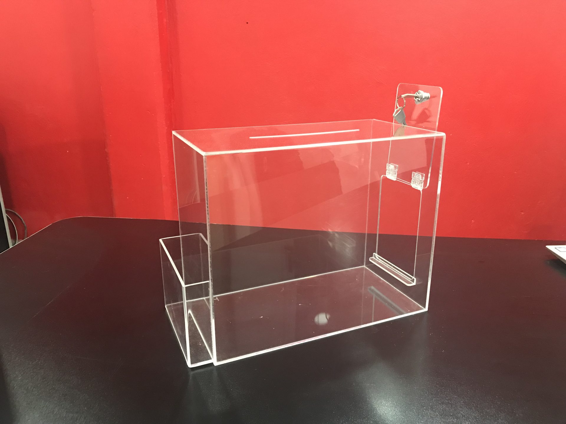 Buzón, fabricado con materiales de alta calidad. Somos una empresa que se adapta a las necesidades de sus clientes, en proyectos de...