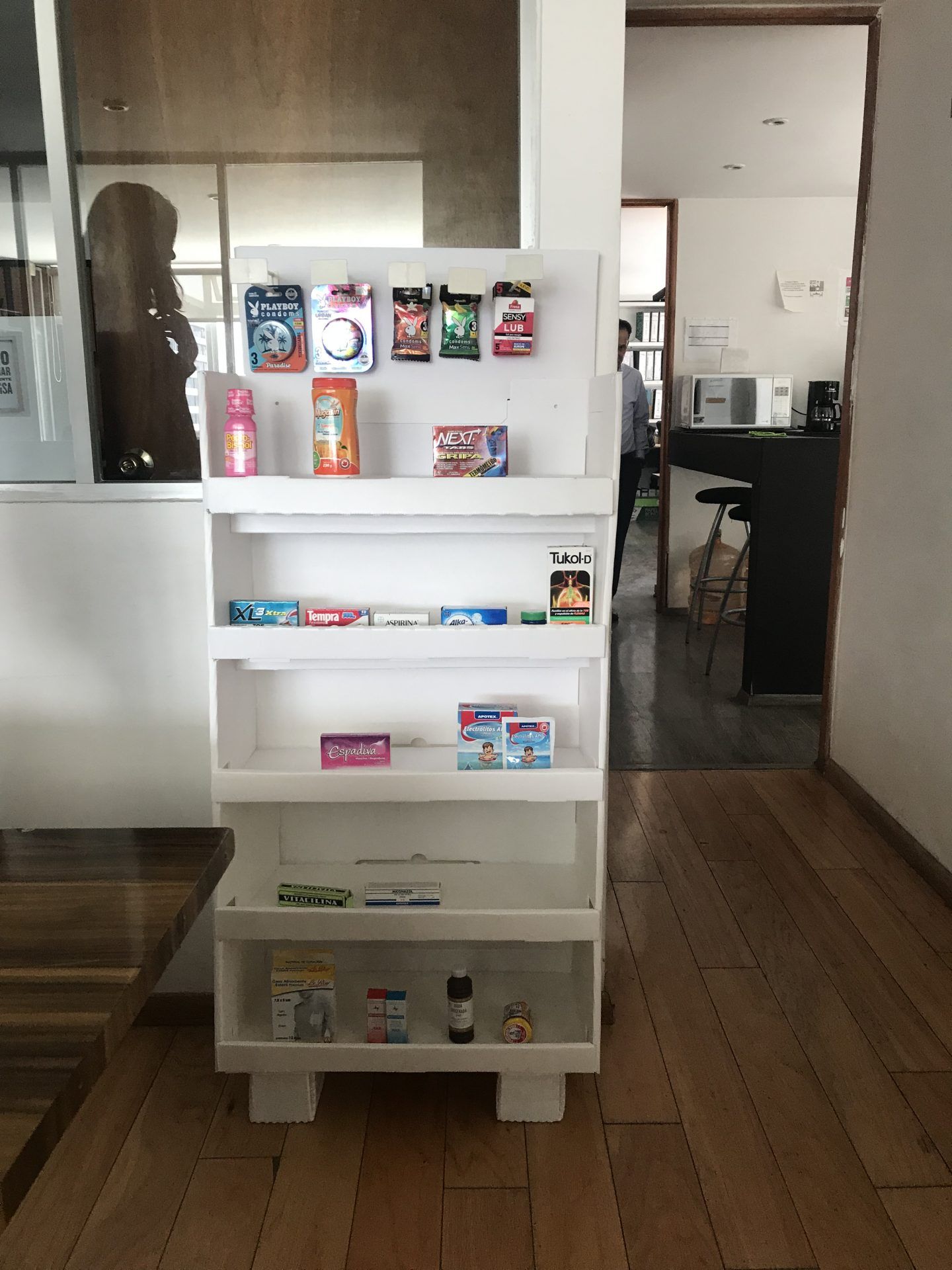 Exhibidor de PVC, fabricado con materiales de alta calidad. Somos una empresa que se adapta a las necesidades de sus clientes, en proyectos de exhibición.